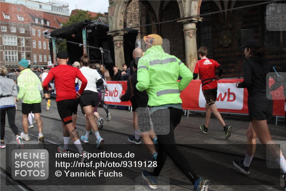 05.10.2025 - 20. swb-Marathon Bremen Yannick Fuchs http://msf.ph/oto/9319128 05.10.2025 11:34:17 Ziel  meine-sportfotos.de