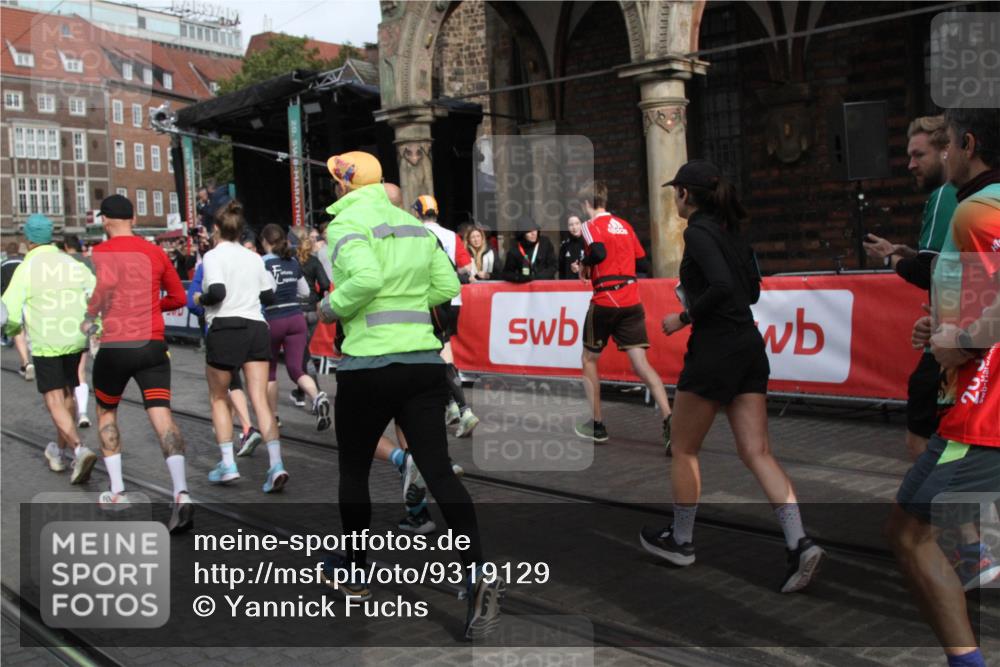 05.10.2025 - 20. swb-Marathon Bremen Yannick Fuchs http://msf.ph/oto/9319129 05.10.2025 11:34:18 Ziel  meine-sportfotos.de