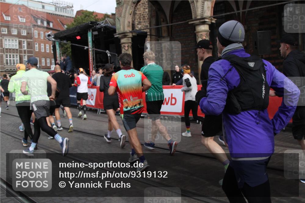05.10.2025 - 20. swb-Marathon Bremen Yannick Fuchs http://msf.ph/oto/9319132 05.10.2025 11:34:19 Ziel  meine-sportfotos.de