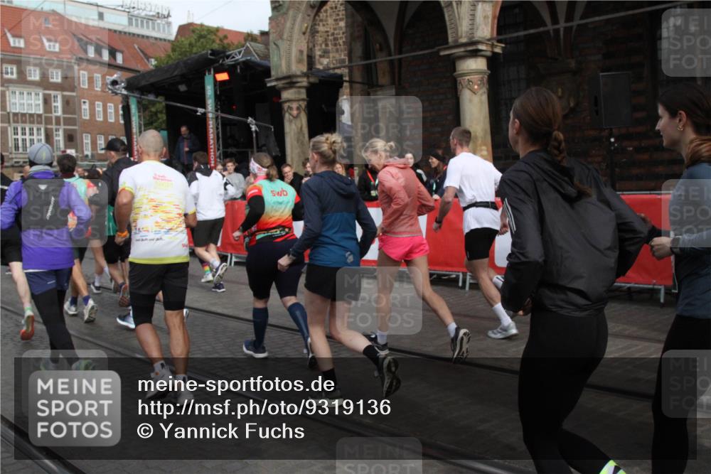 05.10.2025 - 20. swb-Marathon Bremen Yannick Fuchs http://msf.ph/oto/9319136 05.10.2025 11:34:20 Ziel  meine-sportfotos.de
