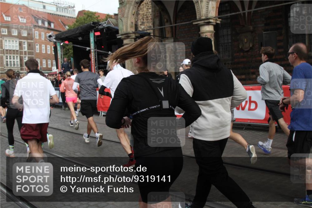 05.10.2025 - 20. swb-Marathon Bremen Yannick Fuchs http://msf.ph/oto/9319141 05.10.2025 11:34:22 Ziel  meine-sportfotos.de