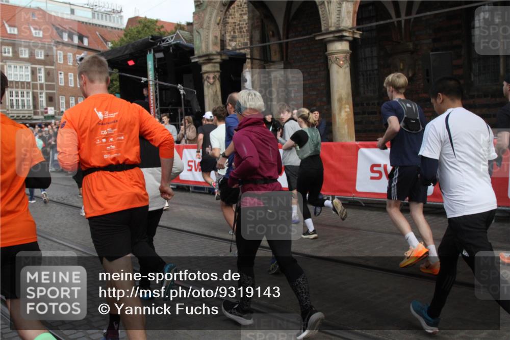 05.10.2025 - 20. swb-Marathon Bremen Yannick Fuchs http://msf.ph/oto/9319143 05.10.2025 11:34:23 Ziel  meine-sportfotos.de
