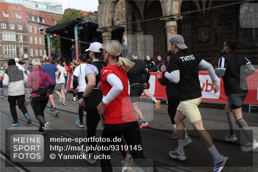 05.10.2025 - 20. swb-Marathon Bremen Yannick Fuchs http://msf.ph/oto/9319145 05.10.2025 11:34:24 Ziel  meine-sportfotos.de