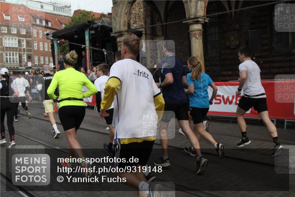 05.10.2025 - 20. swb-Marathon Bremen Yannick Fuchs http://msf.ph/oto/9319148 05.10.2025 11:34:26 Ziel  meine-sportfotos.de