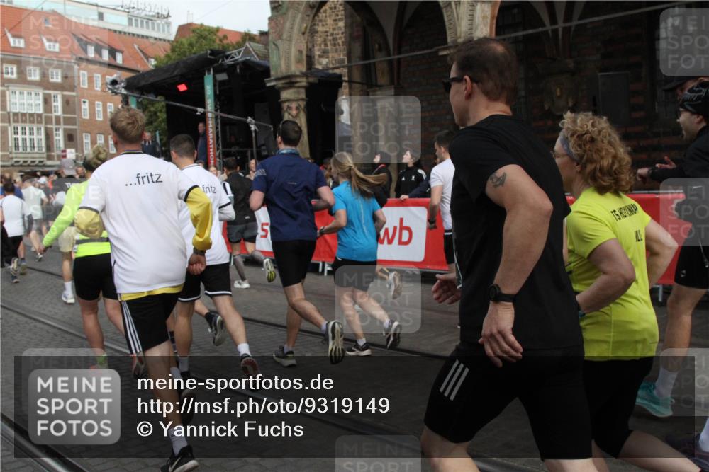 05.10.2025 - 20. swb-Marathon Bremen Yannick Fuchs http://msf.ph/oto/9319149 05.10.2025 11:34:26 Ziel  meine-sportfotos.de