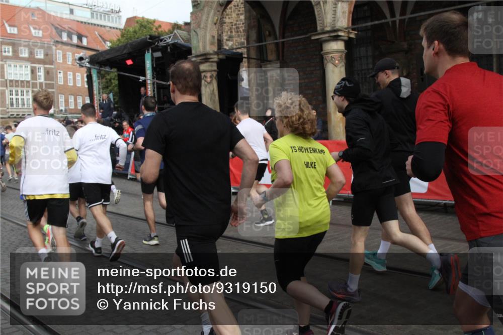 05.10.2025 - 20. swb-Marathon Bremen Yannick Fuchs http://msf.ph/oto/9319150 05.10.2025 11:34:26 Ziel  meine-sportfotos.de