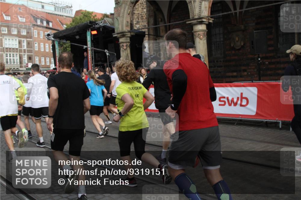 05.10.2025 - 20. swb-Marathon Bremen Yannick Fuchs http://msf.ph/oto/9319151 05.10.2025 11:34:27 Ziel  meine-sportfotos.de