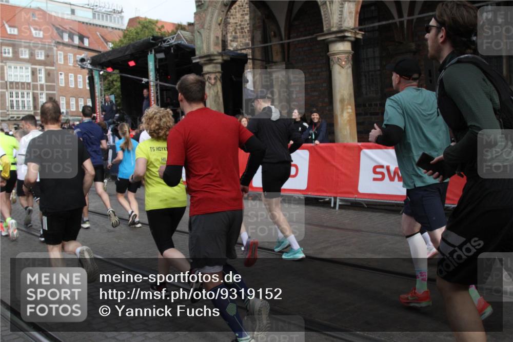 05.10.2025 - 20. swb-Marathon Bremen Yannick Fuchs http://msf.ph/oto/9319152 05.10.2025 11:34:27 Ziel  meine-sportfotos.de