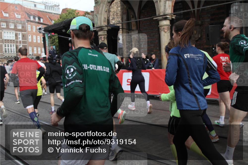 05.10.2025 - 20. swb-Marathon Bremen Yannick Fuchs http://msf.ph/oto/9319154 05.10.2025 11:34:28 Ziel  meine-sportfotos.de