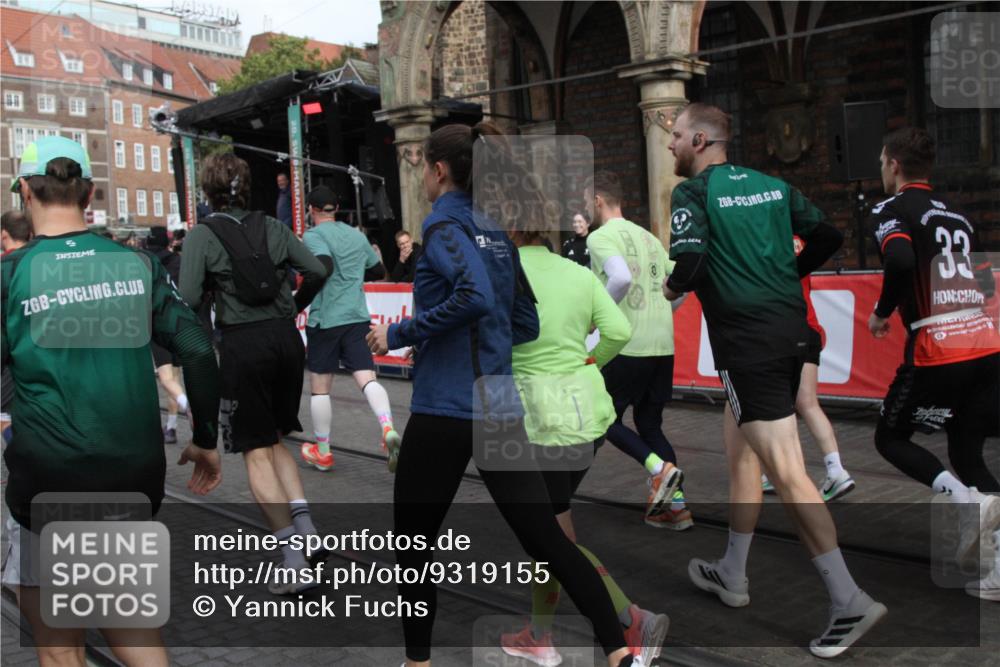 05.10.2025 - 20. swb-Marathon Bremen Yannick Fuchs http://msf.ph/oto/9319155 05.10.2025 11:34:28 Ziel  meine-sportfotos.de
