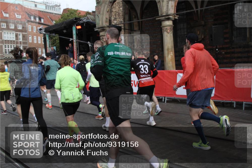 05.10.2025 - 20. swb-Marathon Bremen Yannick Fuchs http://msf.ph/oto/9319156 05.10.2025 11:34:29 Ziel  meine-sportfotos.de