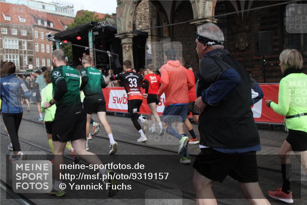 05.10.2025 - 20. swb-Marathon Bremen Yannick Fuchs http://msf.ph/oto/9319157 05.10.2025 11:34:29 Ziel  meine-sportfotos.de