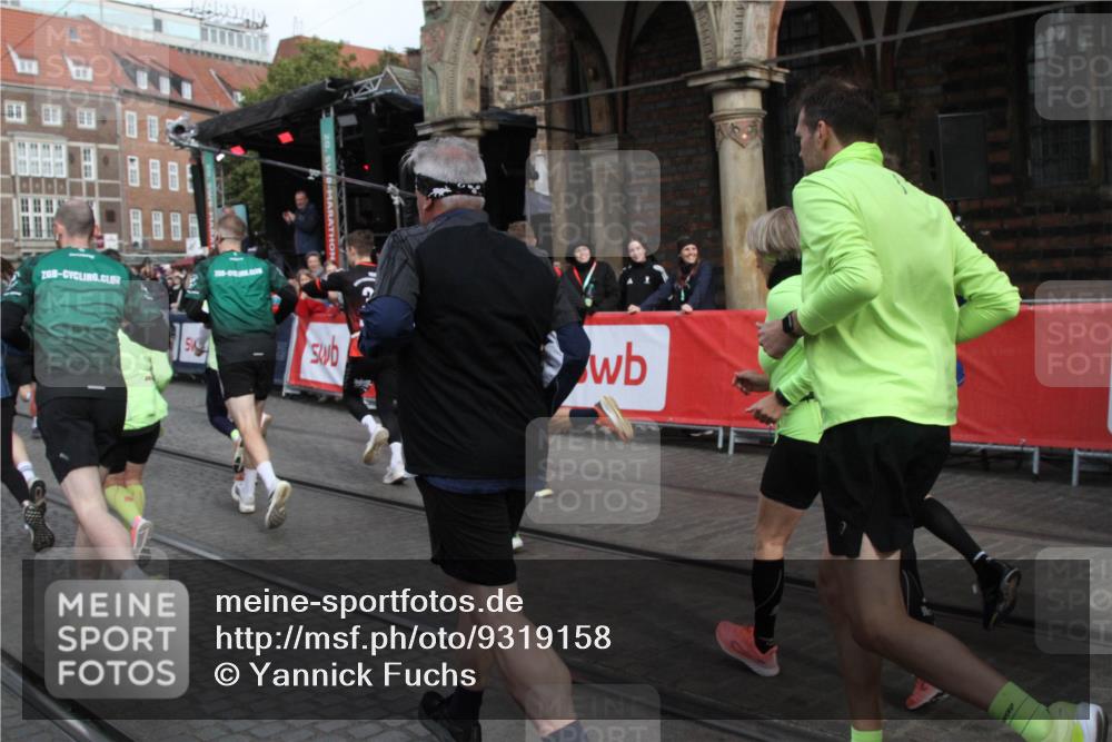 05.10.2025 - 20. swb-Marathon Bremen Yannick Fuchs http://msf.ph/oto/9319158 05.10.2025 11:34:30 Ziel  meine-sportfotos.de