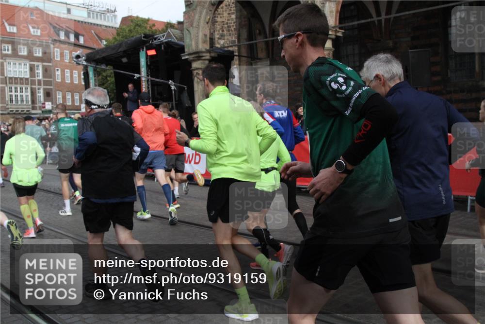 05.10.2025 - 20. swb-Marathon Bremen Yannick Fuchs http://msf.ph/oto/9319159 05.10.2025 11:34:30 Ziel  meine-sportfotos.de