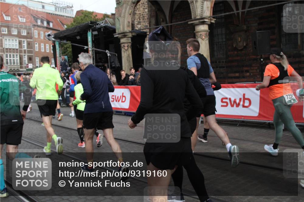 05.10.2025 - 20. swb-Marathon Bremen Yannick Fuchs http://msf.ph/oto/9319160 05.10.2025 11:34:31 Ziel  meine-sportfotos.de