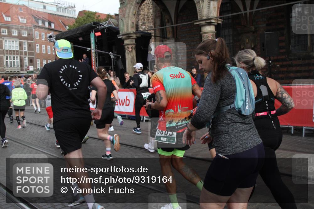05.10.2025 - 20. swb-Marathon Bremen Yannick Fuchs http://msf.ph/oto/9319164 05.10.2025 11:34:33 Ziel  meine-sportfotos.de