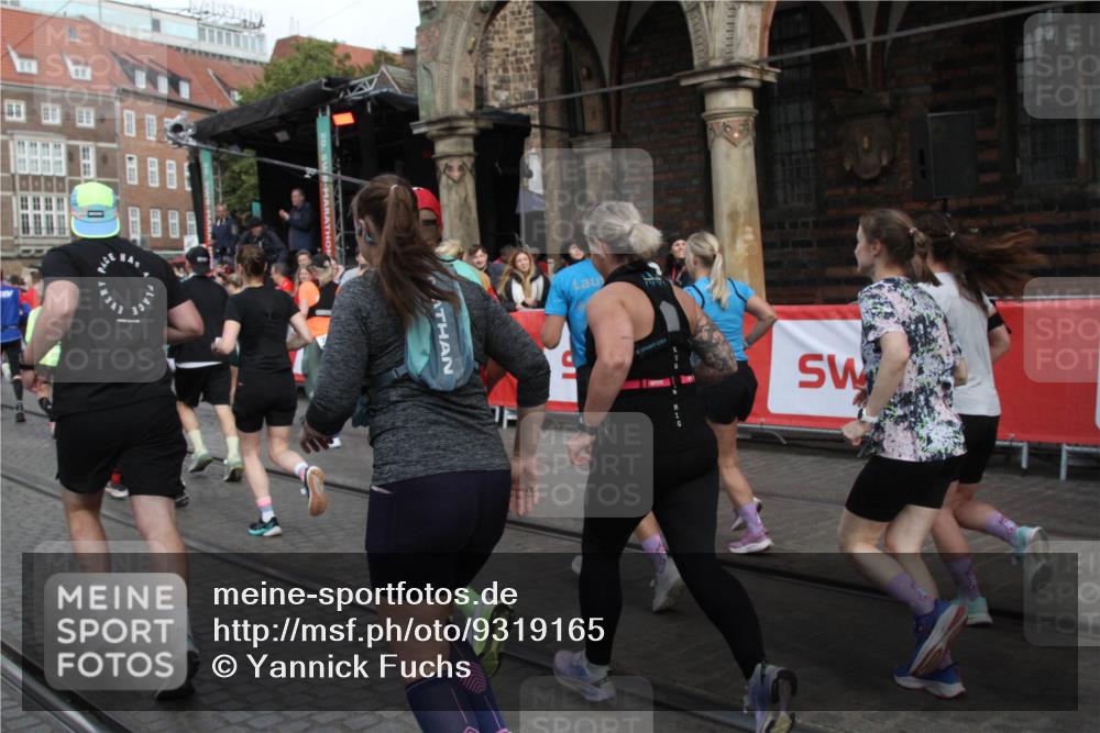 05.10.2025 - 20. swb-Marathon Bremen Yannick Fuchs http://msf.ph/oto/9319165 05.10.2025 11:34:33 Ziel  meine-sportfotos.de