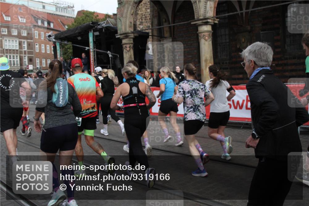 05.10.2025 - 20. swb-Marathon Bremen Yannick Fuchs http://msf.ph/oto/9319166 05.10.2025 11:34:34 Ziel  meine-sportfotos.de