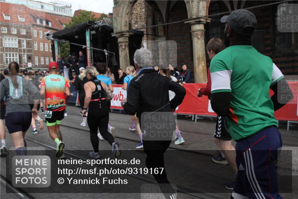 05.10.2025 - 20. swb-Marathon Bremen Yannick Fuchs http://msf.ph/oto/9319167 05.10.2025 11:34:34 Ziel  meine-sportfotos.de