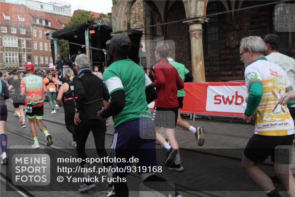 05.10.2025 - 20. swb-Marathon Bremen Yannick Fuchs http://msf.ph/oto/9319168 05.10.2025 11:34:35 Ziel  meine-sportfotos.de