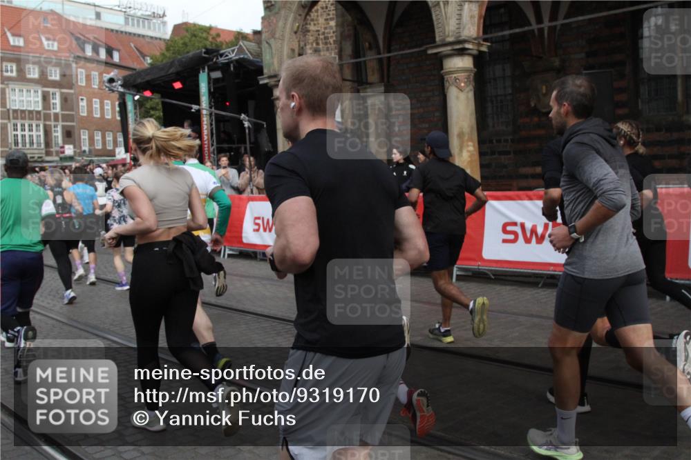 05.10.2025 - 20. swb-Marathon Bremen Yannick Fuchs http://msf.ph/oto/9319170 05.10.2025 11:34:36 Ziel  meine-sportfotos.de