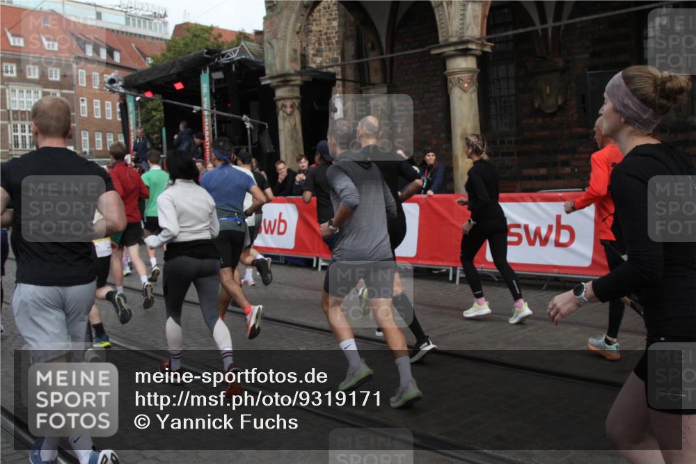 05.10.2025 - 20. swb-Marathon Bremen Yannick Fuchs http://msf.ph/oto/9319171 05.10.2025 11:34:36 Ziel  meine-sportfotos.de