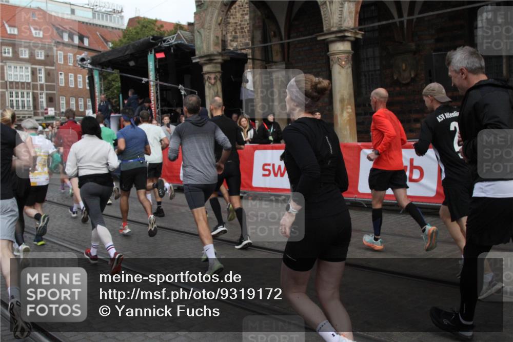 05.10.2025 - 20. swb-Marathon Bremen Yannick Fuchs http://msf.ph/oto/9319172 05.10.2025 11:34:37 Ziel  meine-sportfotos.de