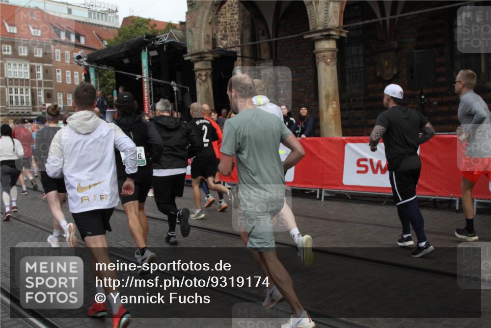 05.10.2025 - 20. swb-Marathon Bremen Yannick Fuchs http://msf.ph/oto/9319174 05.10.2025 11:34:38 Ziel  meine-sportfotos.de