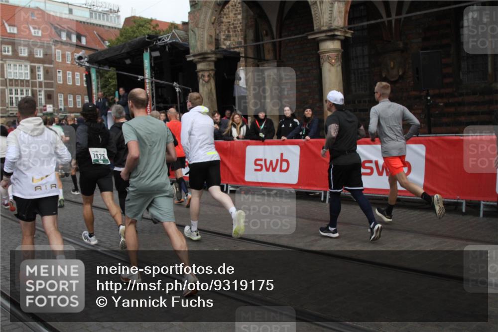 05.10.2025 - 20. swb-Marathon Bremen Yannick Fuchs http://msf.ph/oto/9319175 05.10.2025 11:34:38 Ziel  meine-sportfotos.de