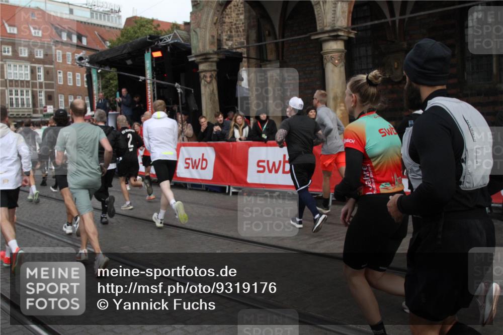 05.10.2025 - 20. swb-Marathon Bremen Yannick Fuchs http://msf.ph/oto/9319176 05.10.2025 11:34:39 Ziel  meine-sportfotos.de