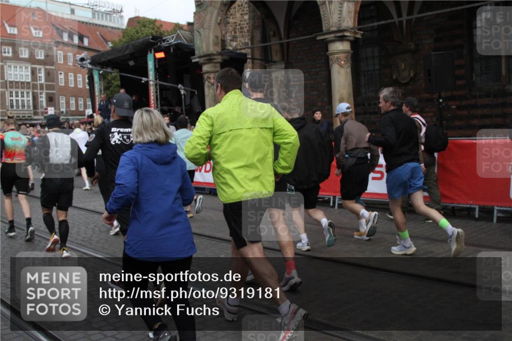 05.10.2025 - 20. swb-Marathon Bremen Yannick Fuchs http://msf.ph/oto/9319181 05.10.2025 11:34:41 Ziel  meine-sportfotos.de