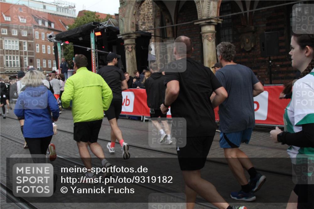 05.10.2025 - 20. swb-Marathon Bremen Yannick Fuchs http://msf.ph/oto/9319182 05.10.2025 11:34:41 Ziel  meine-sportfotos.de