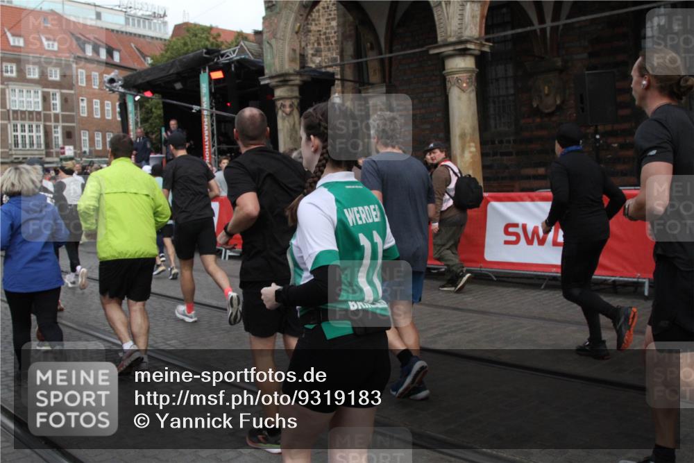 05.10.2025 - 20. swb-Marathon Bremen Yannick Fuchs http://msf.ph/oto/9319183 05.10.2025 11:34:42 Ziel  meine-sportfotos.de