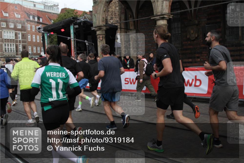 05.10.2025 - 20. swb-Marathon Bremen Yannick Fuchs http://msf.ph/oto/9319184 05.10.2025 11:34:42 Ziel  meine-sportfotos.de