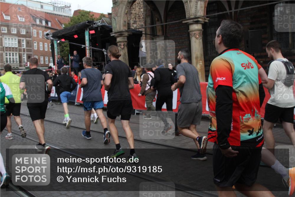 05.10.2025 - 20. swb-Marathon Bremen Yannick Fuchs http://msf.ph/oto/9319185 05.10.2025 11:34:42 Ziel  meine-sportfotos.de