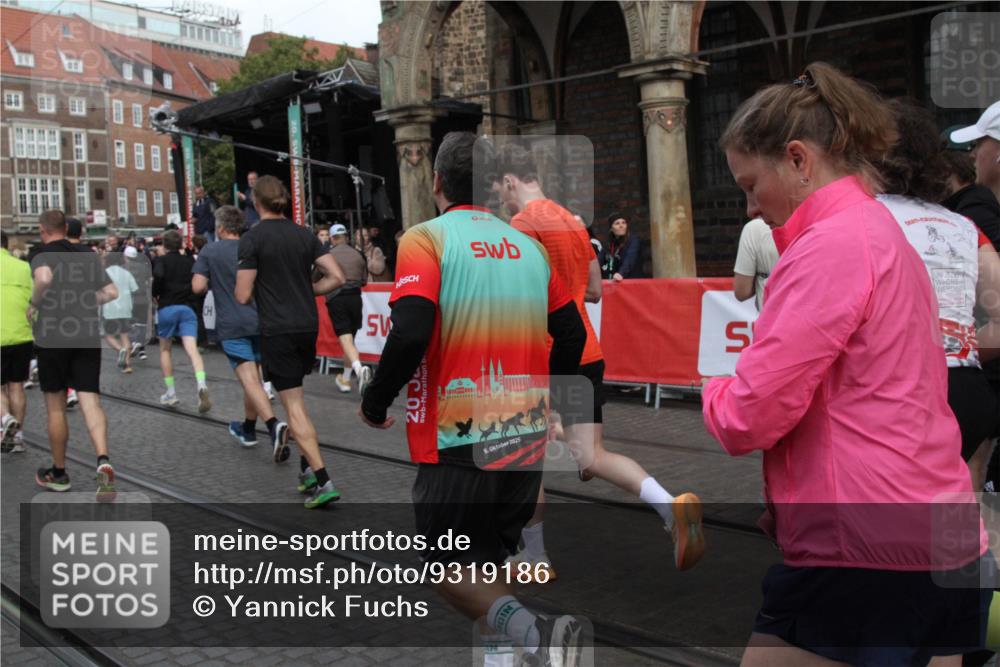 05.10.2025 - 20. swb-Marathon Bremen Yannick Fuchs http://msf.ph/oto/9319186 05.10.2025 11:34:43 Ziel  meine-sportfotos.de