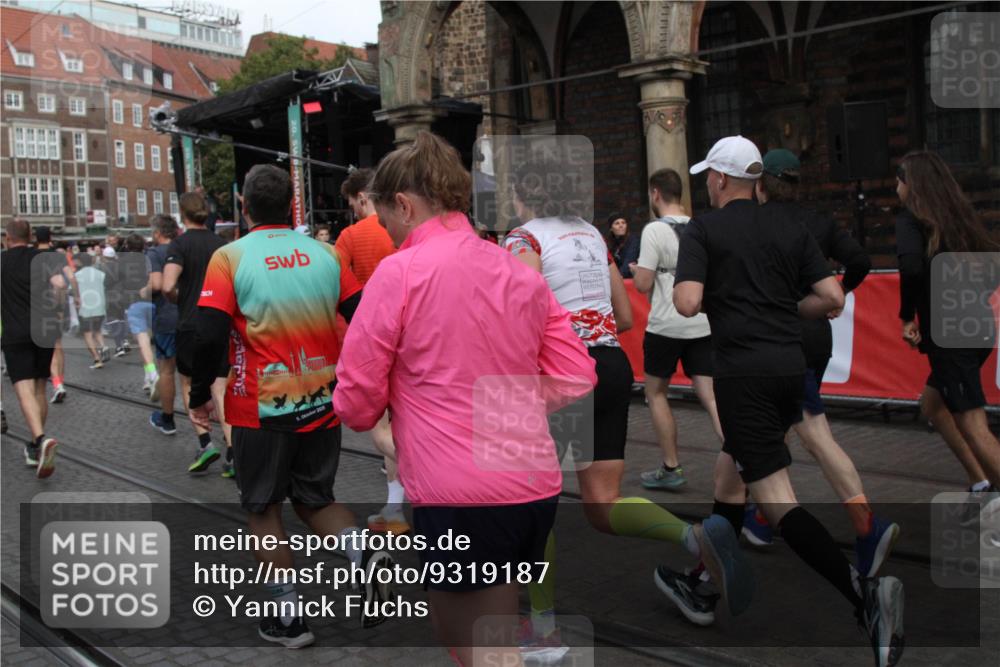 05.10.2025 - 20. swb-Marathon Bremen Yannick Fuchs http://msf.ph/oto/9319187 05.10.2025 11:34:43 Ziel  meine-sportfotos.de