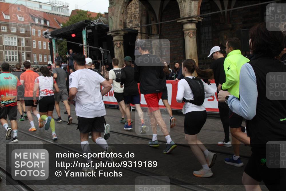 05.10.2025 - 20. swb-Marathon Bremen Yannick Fuchs http://msf.ph/oto/9319189 05.10.2025 11:34:44 Ziel  meine-sportfotos.de