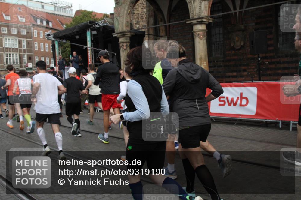 05.10.2025 - 20. swb-Marathon Bremen Yannick Fuchs http://msf.ph/oto/9319190 05.10.2025 11:34:45 Ziel  meine-sportfotos.de
