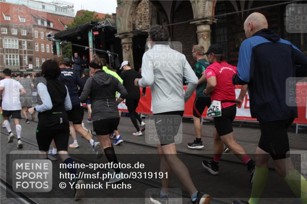 05.10.2025 - 20. swb-Marathon Bremen Yannick Fuchs http://msf.ph/oto/9319191 05.10.2025 11:34:45 Ziel  meine-sportfotos.de