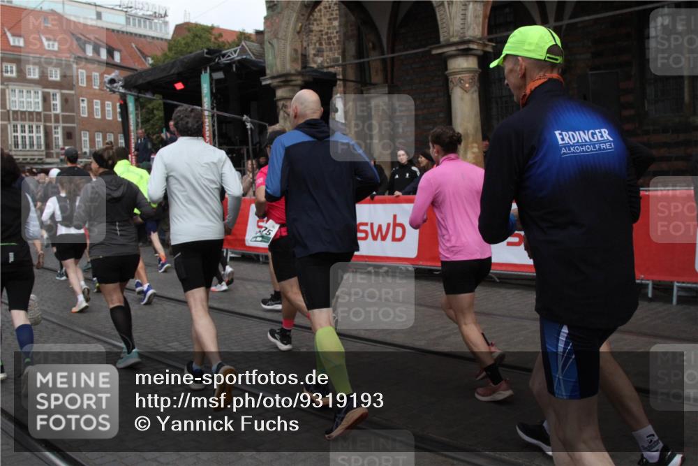 05.10.2025 - 20. swb-Marathon Bremen Yannick Fuchs http://msf.ph/oto/9319193 05.10.2025 11:34:46 Ziel  meine-sportfotos.de