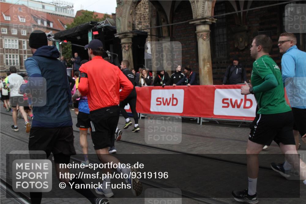 05.10.2025 - 20. swb-Marathon Bremen Yannick Fuchs http://msf.ph/oto/9319196 05.10.2025 11:34:48 Ziel  meine-sportfotos.de