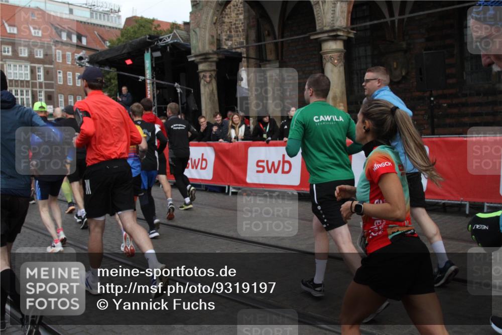 05.10.2025 - 20. swb-Marathon Bremen Yannick Fuchs http://msf.ph/oto/9319197 05.10.2025 11:34:48 Ziel  meine-sportfotos.de