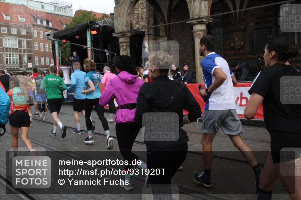 05.10.2025 - 20. swb-Marathon Bremen Yannick Fuchs http://msf.ph/oto/9319201 05.10.2025 11:34:50 Ziel  meine-sportfotos.de