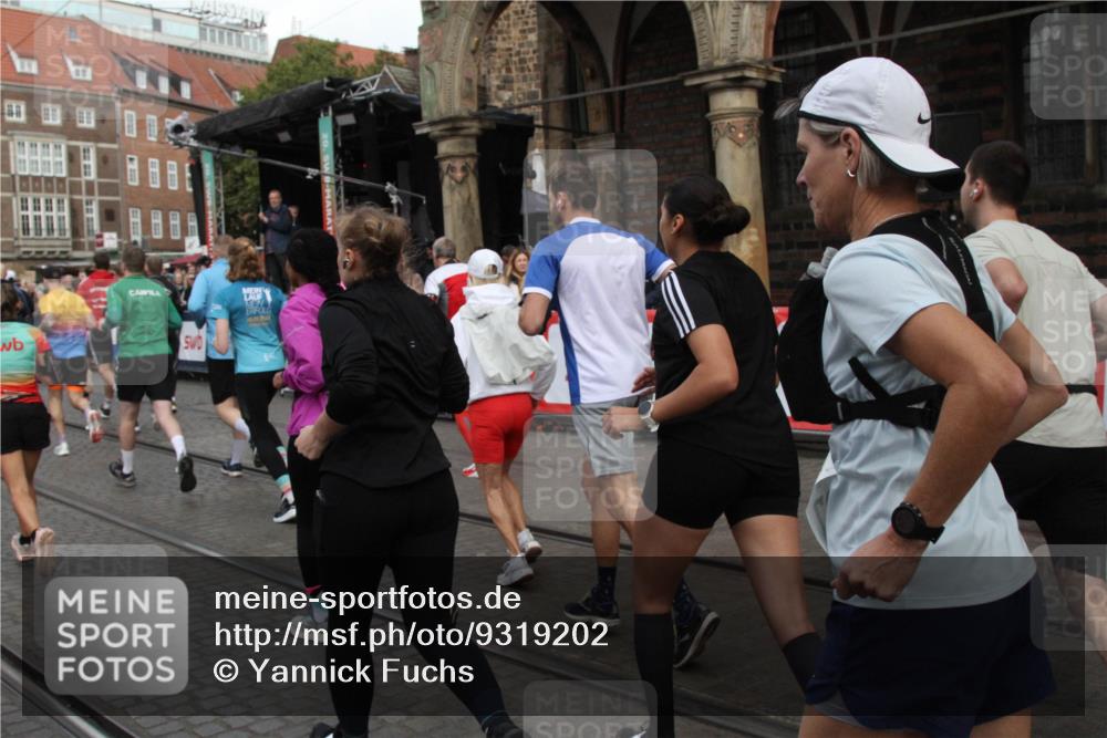 05.10.2025 - 20. swb-Marathon Bremen Yannick Fuchs http://msf.ph/oto/9319202 05.10.2025 11:34:50 Ziel  meine-sportfotos.de
