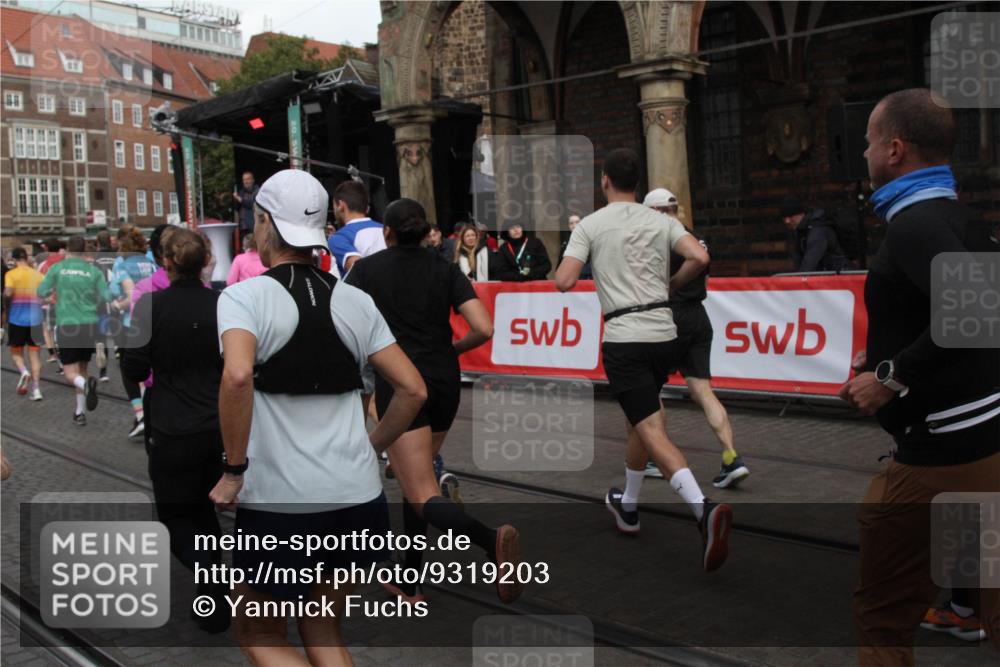 05.10.2025 - 20. swb-Marathon Bremen Yannick Fuchs http://msf.ph/oto/9319203 05.10.2025 11:34:51 Ziel  meine-sportfotos.de