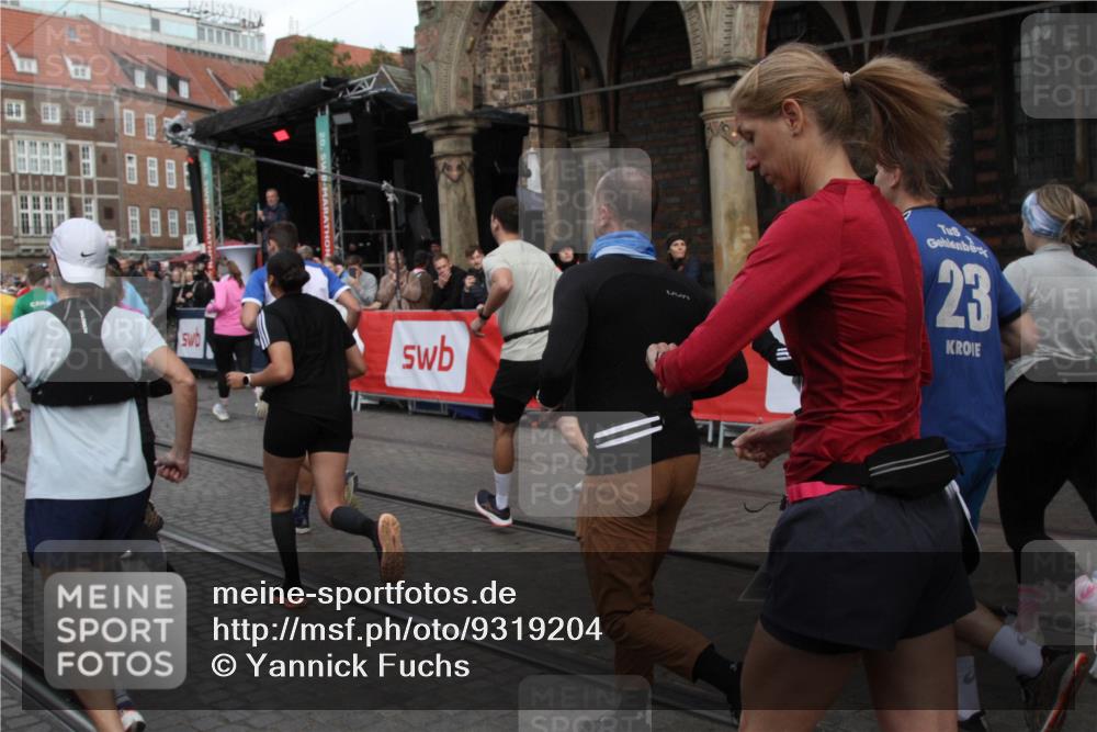 05.10.2025 - 20. swb-Marathon Bremen Yannick Fuchs http://msf.ph/oto/9319204 05.10.2025 11:34:51 Ziel  meine-sportfotos.de