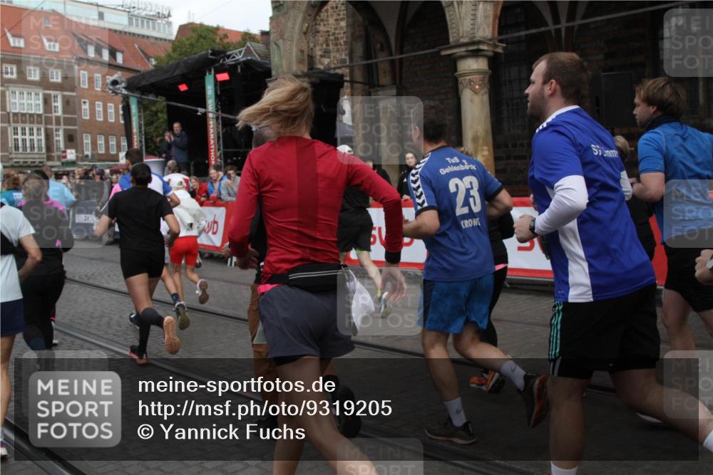 05.10.2025 - 20. swb-Marathon Bremen Yannick Fuchs http://msf.ph/oto/9319205 05.10.2025 11:34:51 Ziel  meine-sportfotos.de
