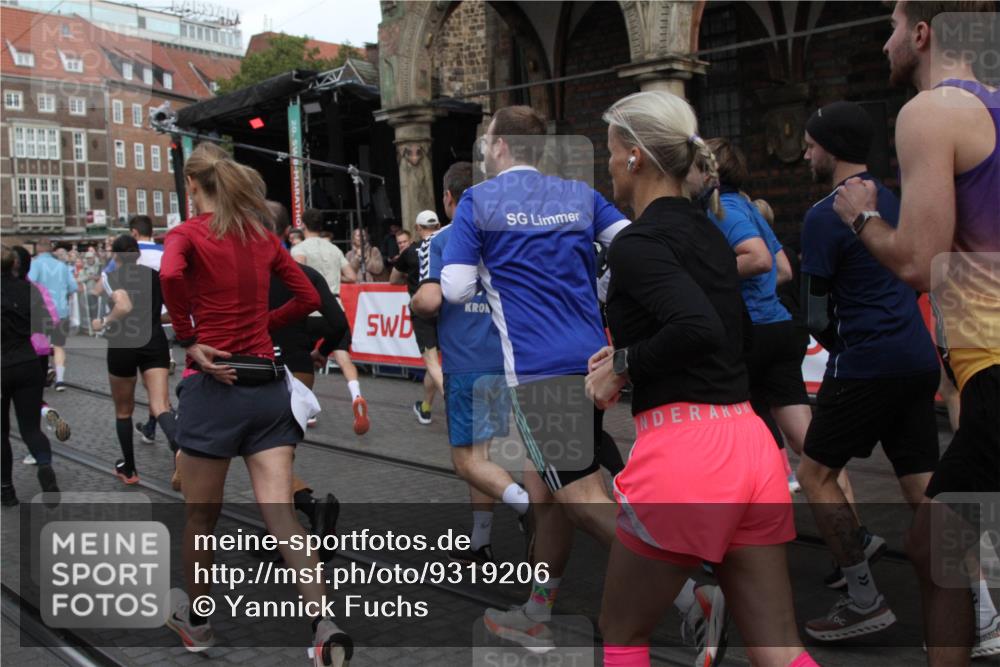 05.10.2025 - 20. swb-Marathon Bremen Yannick Fuchs http://msf.ph/oto/9319206 05.10.2025 11:34:52 Ziel  meine-sportfotos.de