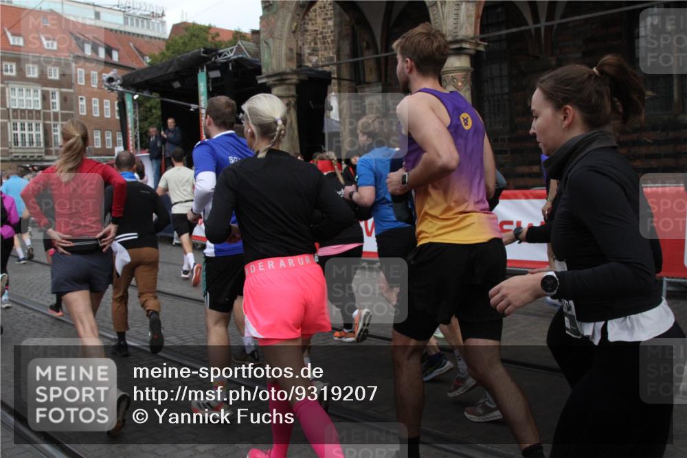 05.10.2025 - 20. swb-Marathon Bremen Yannick Fuchs http://msf.ph/oto/9319207 05.10.2025 11:34:52 Ziel  meine-sportfotos.de